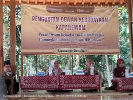 Belajar Berbusana Adat Yogyakarta di Kampung Bengawan Solo Purba